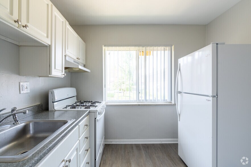 More Photos Of 1100 Indian Circle Dr, Olivette Apartments For Sale