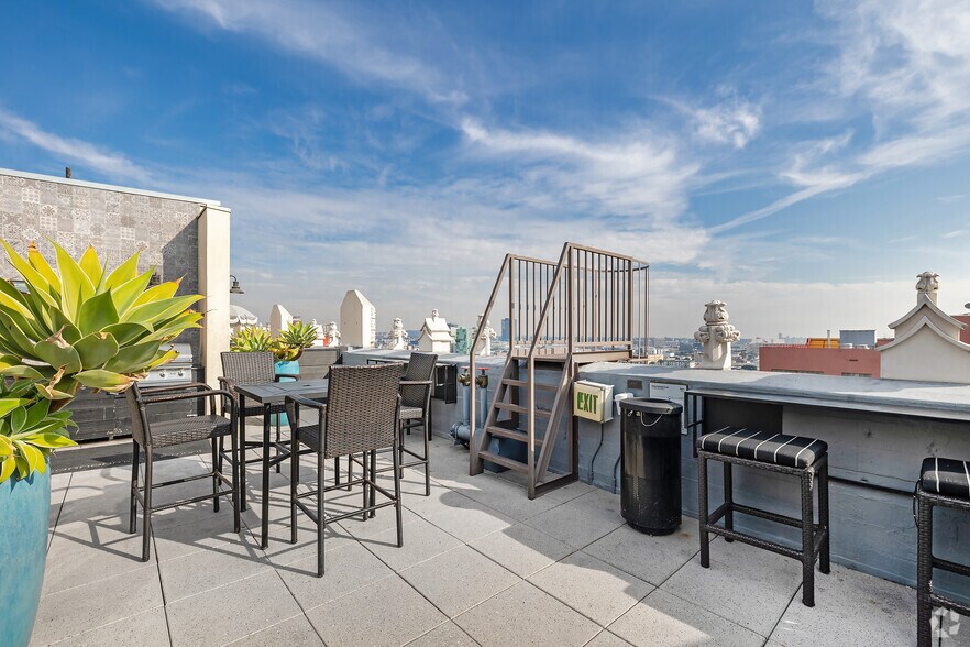 More Photos Of 217 E 8th St, Los Angeles Apartments For Lease