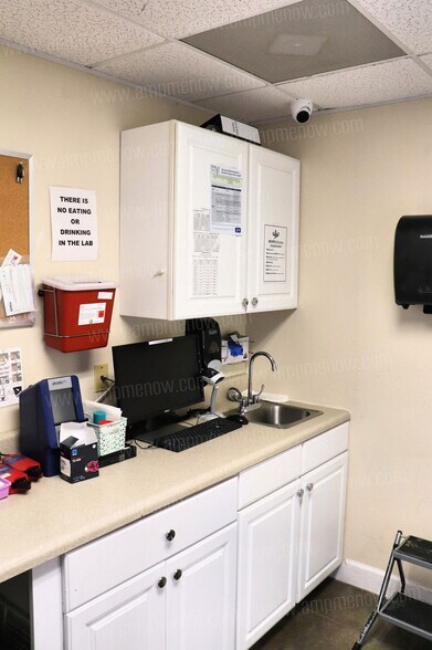 More Photos Of 8225 Normandy Blvd, Jacksonville Medical For Sale