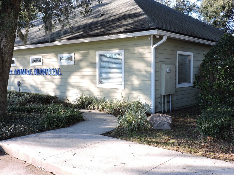 More Photos Of 8141 Ramona Blvd, Jacksonville Veterinarian Kennel For Lease