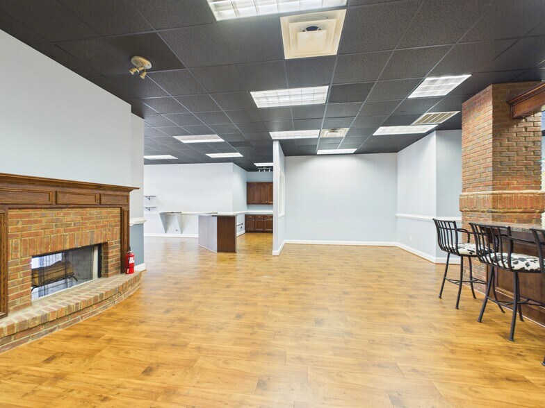 More Photos Of 7559 Kayne Blvd, Columbus Freestanding For Lease