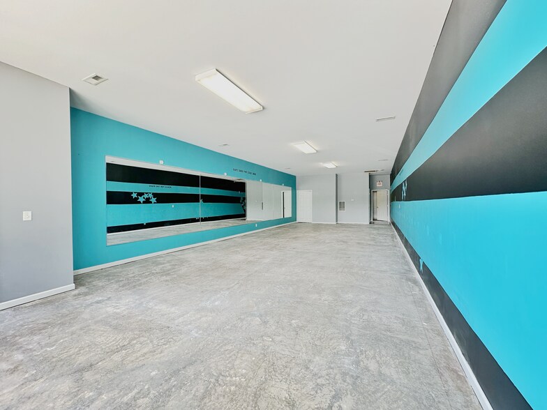 More Photos Of 1246 Old State Route 74, Batavia Storefront Retail Office For Lease