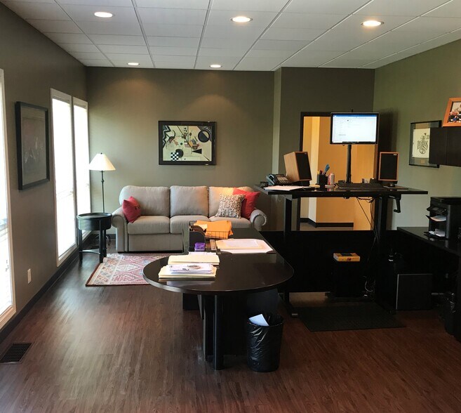 More Photos Of 2250 W 86th St, Indianapolis Office For Lease