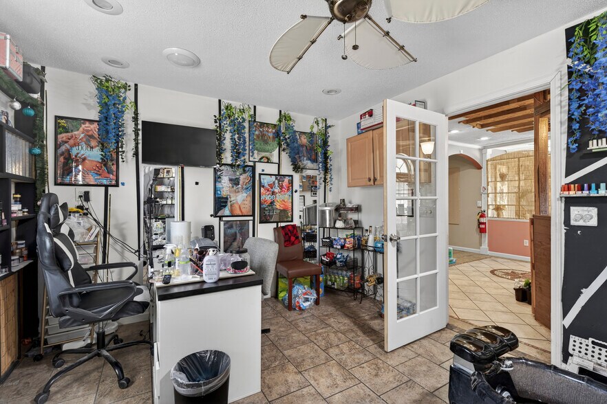 More Photos Of 4849 Mercer University Dr, Macon-Bibb Storefront For Sale