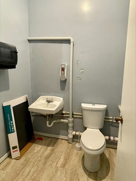 More Photos Of 1749-1751 S Main St, Akron Storefront Retail Residential For Lease