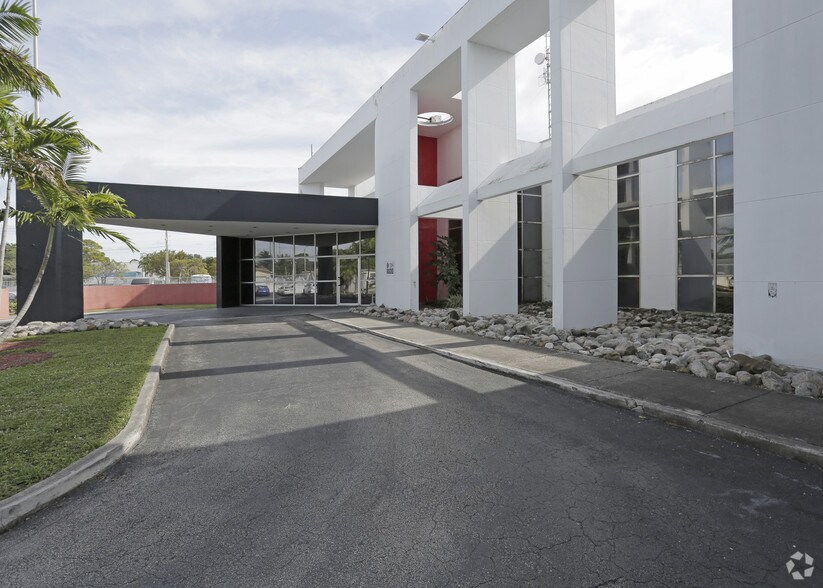 More Photos Of 194 NW 187th St, North Miami Showroom For Sale