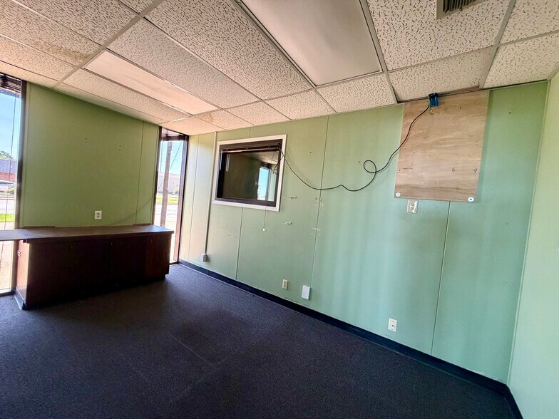 More Photos Of 2412 Kemp Blvd, Wichita Falls Light Manufacturing For Sale