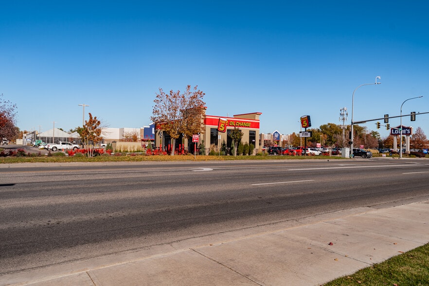More Photos Of 875 E 17th St, Idaho Falls Service Station For Sale