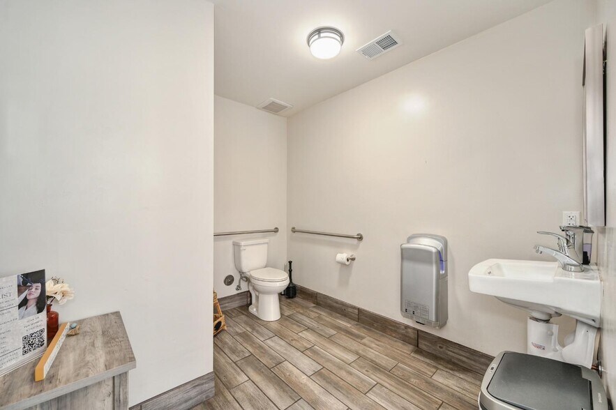 More Photos Of 707-709 Natoma St, Folsom Storefront Retail Office For Sale