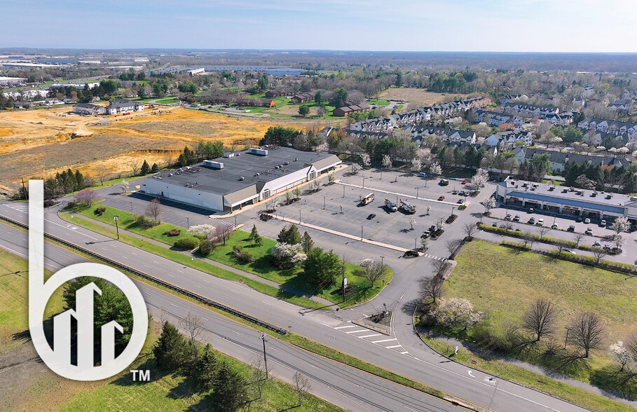More Photos Of 24 Summerfield Blvd, Dayton Supermarket For Lease