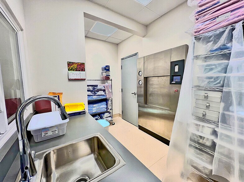 More Photos Of 10012 Manchester Rd, Saint Louis Medical For Sale