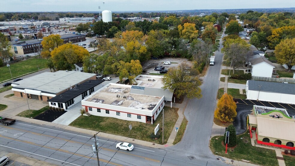 More Photos Of 5601 Douglas Ave, Des Moines Office For Sale