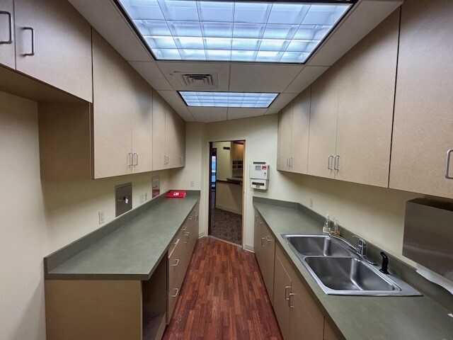 More Photos Of 7240 S US 231, Huntingburg Medical For Lease