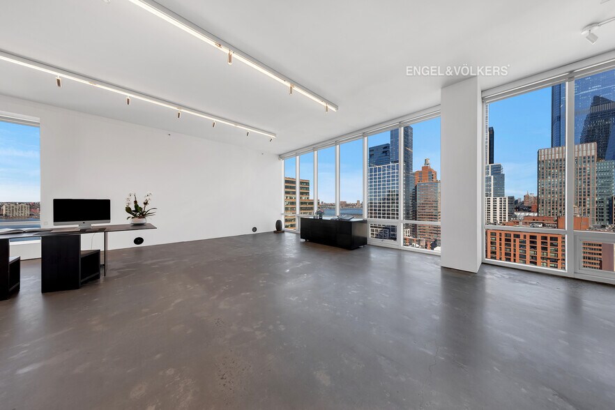 More Photos Of 543-545 W 25th St, New York Loft Creative Space For Sale