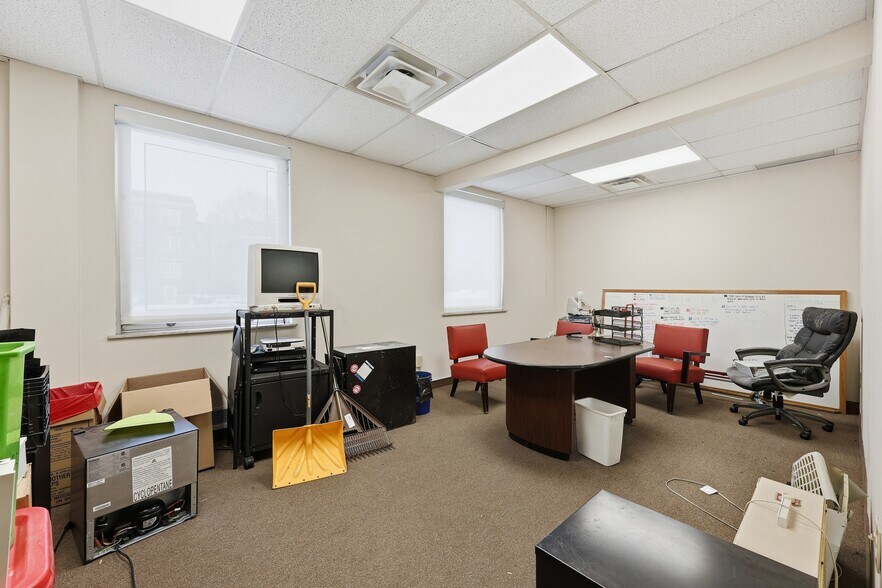 More Photos Of 899 E Broad St, Columbus Medical For Lease