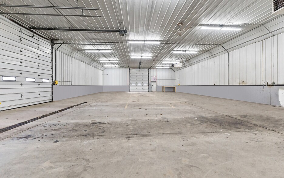 More Photos Of 8620 Algoma Ave NE, Rockford Warehouse For Sale