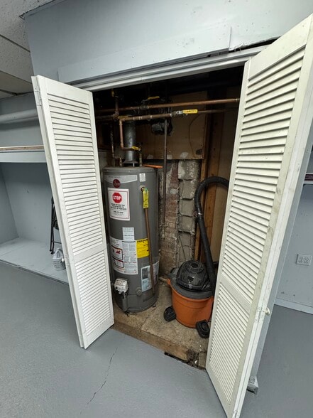 More Photos Of 687 Belmont St, Belmont Restaurant For Lease