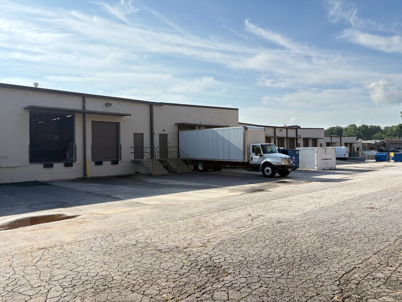 More Photos Of 1450-1468 Chattahoochee Ave NW, Atlanta Warehouse For Lease