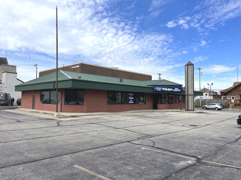 Primary Photo Of 143 N Main St, Bellefontaine Storefront For Lease