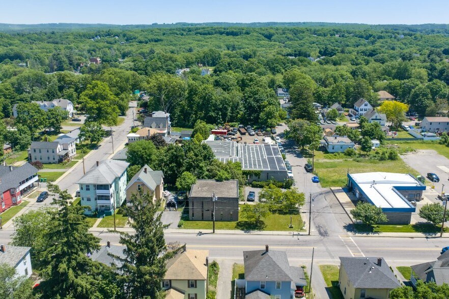 More Photos Of 919 Main St, Clinton Warehouse For Sale