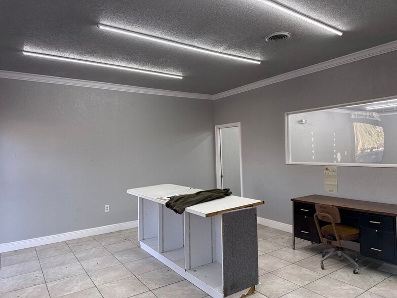 More Photos Of 10478 Northcliffe Blvd, Spring Hill General Retail For Lease