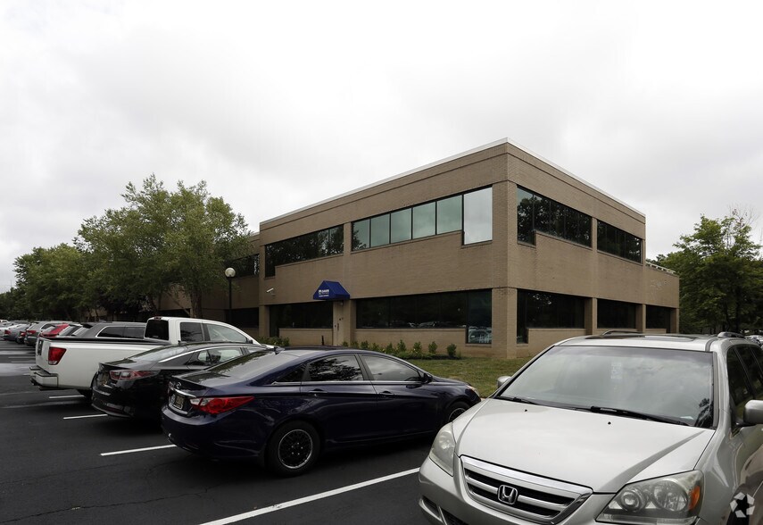 More Photos Of 252 Chapman Rd, Newark Office For Lease