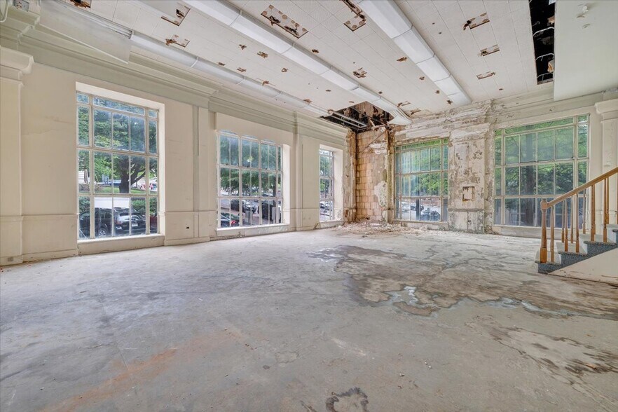 More Photos Of 901 Main St, Lynchburg Office Residential For Sale
