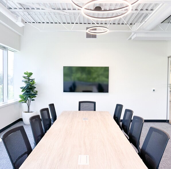 More Photos Of 850 Medway Park Dr, London Office For Lease