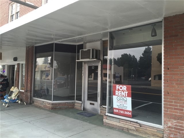 More Photos Of 23 Basin St SW, Ephrata Storefront Retail Residential For Lease