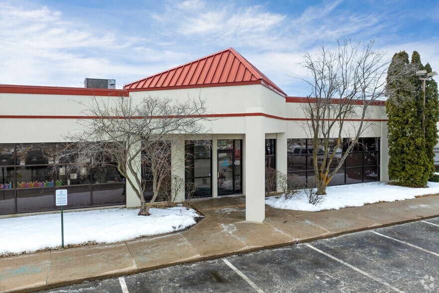 More Photos Of 753 Geneva Pky, Lake Geneva Loft Creative Space For Lease