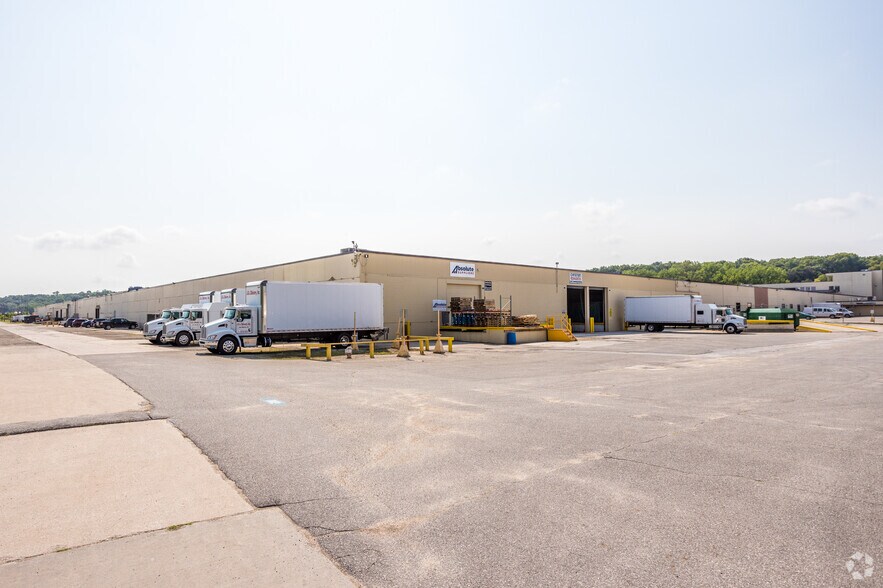 More Photos Of 1901 Bell Ave, Des Moines Warehouse For Lease