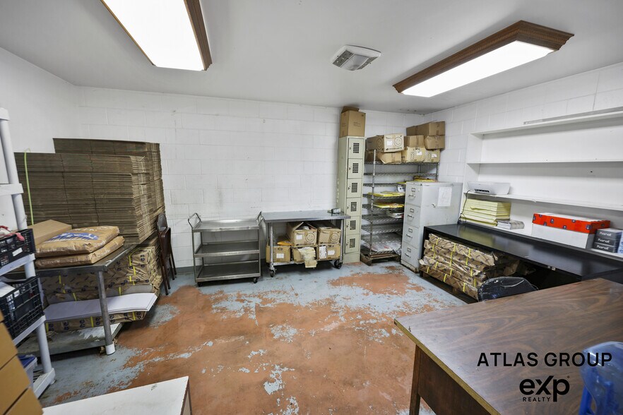More Photos Of 534 Stanford, Los Angeles Warehouse For Sale