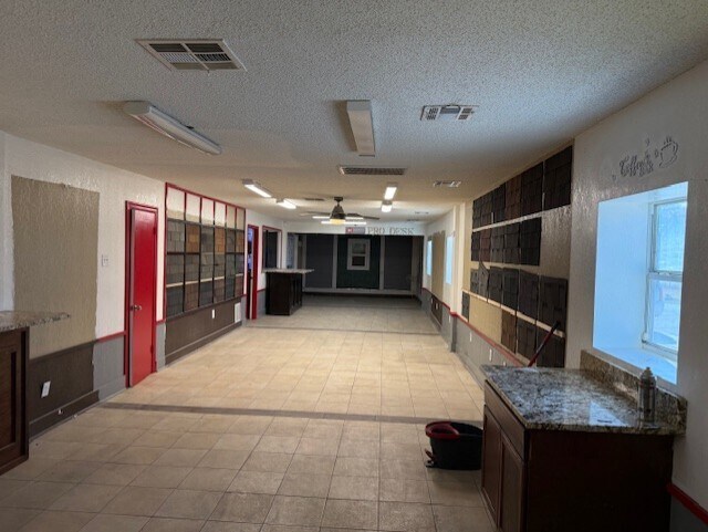 More Photos Of 2009 S Hullen St, Metairie Warehouse For Lease