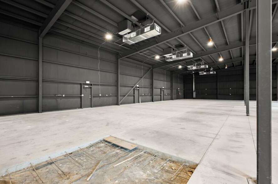 More Photos Of 14510 Fitzhugh Rd, Austin Warehouse For Sale