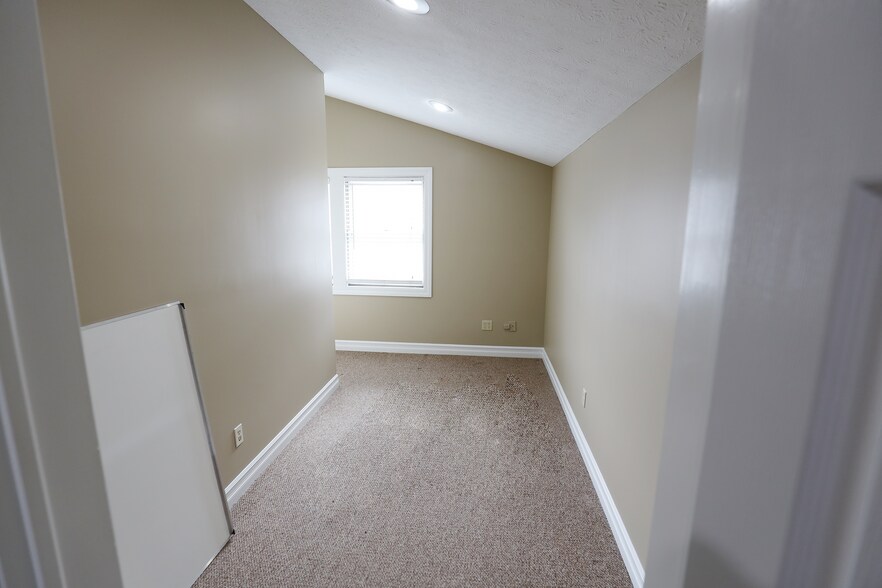 More Photos Of 10850 Pearl Rd, Strongsville Office For Sale