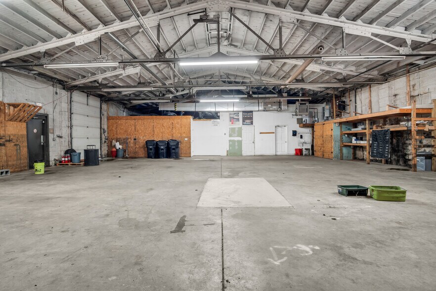 More Photos Of 1180 S Cameron St, Harrisburg Light Manufacturing For Sale