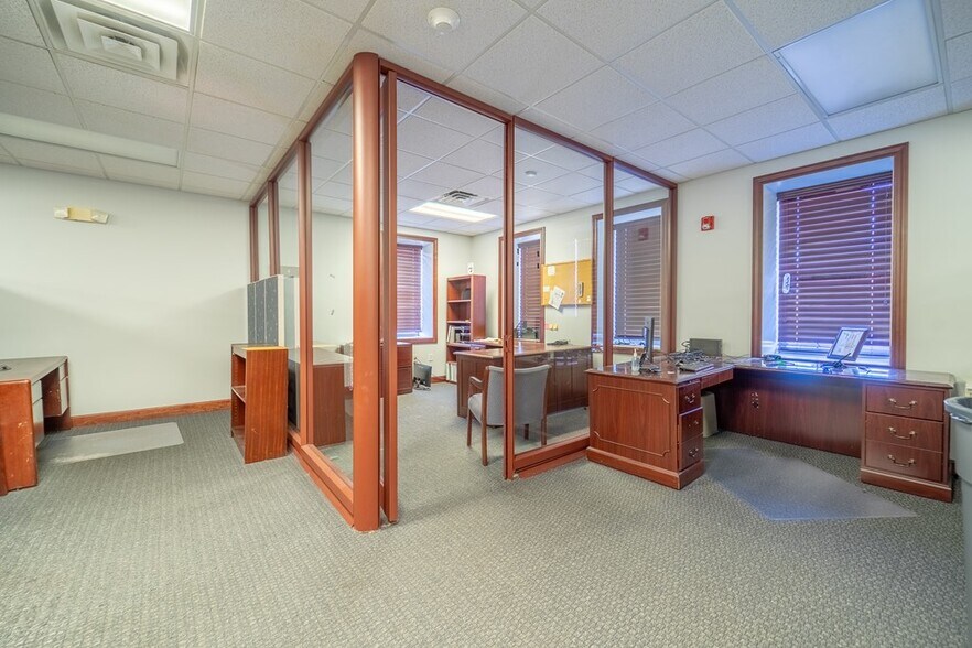 More Photos Of 9 Stewart St, Franklin Office For Sale