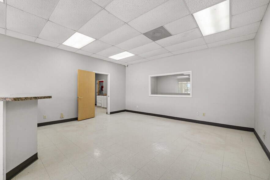 More Photos Of 10854 Vandale St, San Antonio Flex For Sale