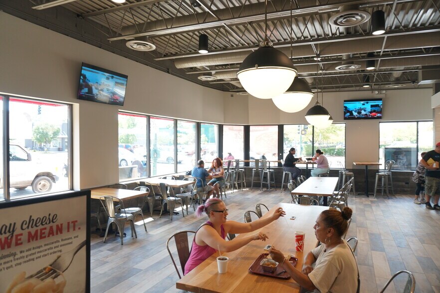 More Photos Of 5554 W Fullerton Ave, Chicago Restaurant For Sale