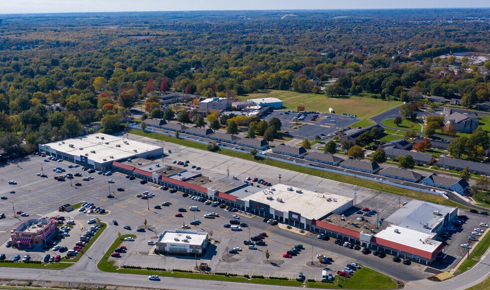 More Photos Of 172-260 NW Oldham Pky, Lee's Summit General Retail For Lease