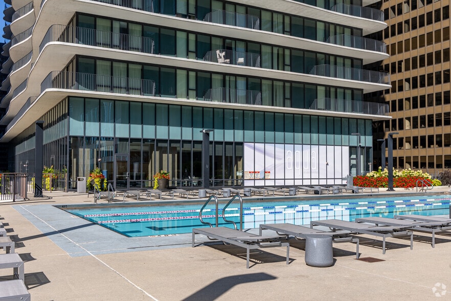 More Photos Of 225 N Columbus Dr, Chicago Multifamily For Sale