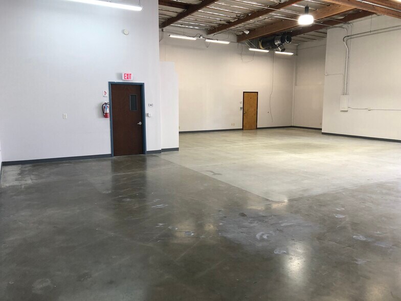 More Photos Of 1002-1004 Hanson Ct, Milpitas Manufacturing For Lease