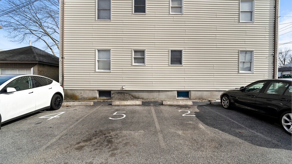 More Photos Of 124 Waterman Ave, East Providence Apartments For Sale