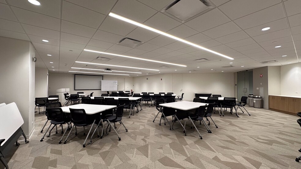 More Photos Of 1751 Lake Cook Rd, Deerfield Office For Lease