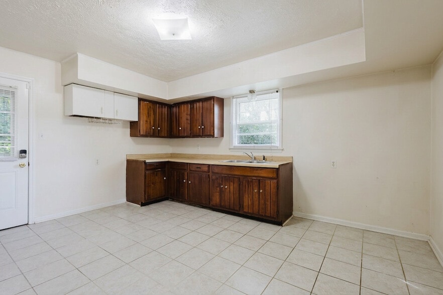 More Photos Of , Lexington Specialty For Sale