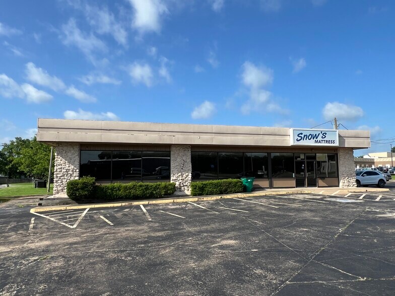 More Photos Of 1427 W Will Rogers Blvd, Claremore Freestanding For Lease