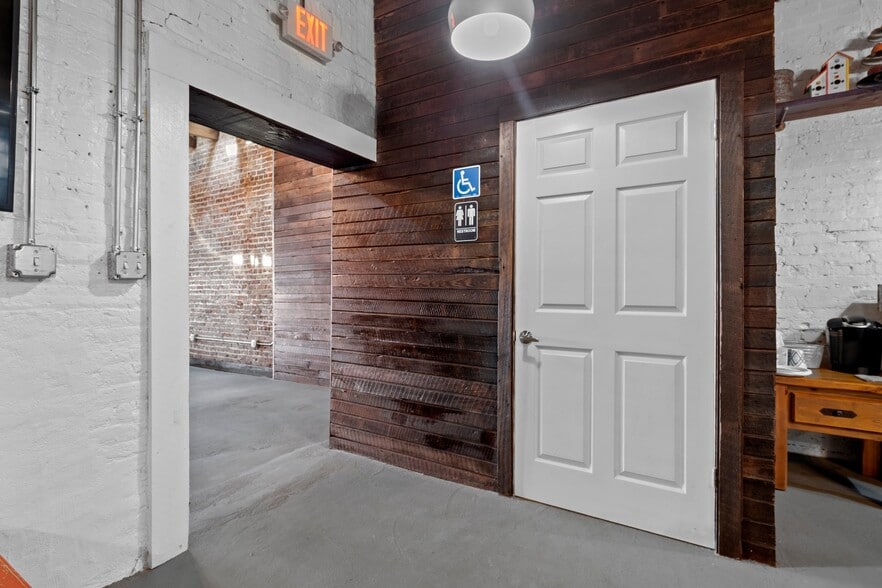 More Photos Of 123 S Railroad Ave, Dunn General Retail For Sale