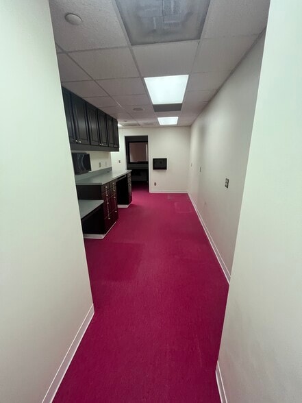 More Photos Of 1505 Eastland Dr, Bloomington Medical For Lease