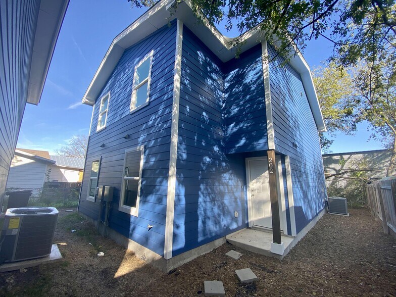 More Photos Of 1522 South Elmendorf St, San Antonio Apartments For Sale