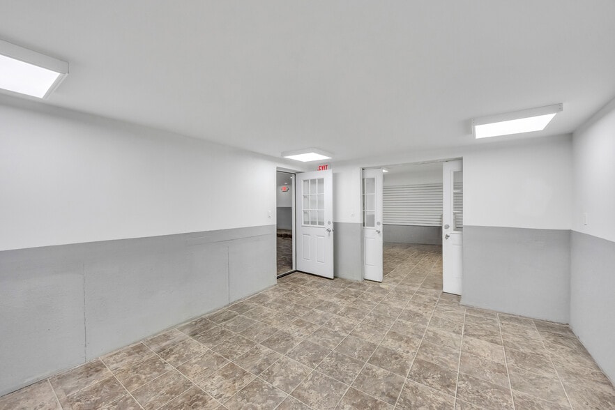 More Photos Of 28 Main St, Hempstead Storefront Retail Residential For Lease